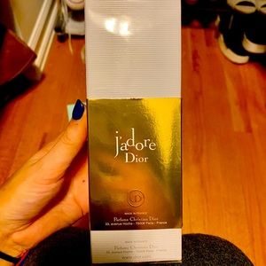 Dior Fragrance: j’adore The New Eau Lumiere